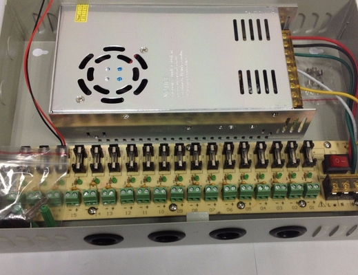 Protecções Curto-circuito sobrecarga de sobrevolt 12V 30A Caixa de alimentação para CCTV