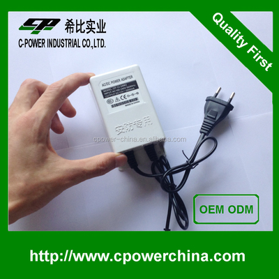 Excelente adaptador de energia 12V DC à prova d'água com corrente de saída de 2000mA em branco
