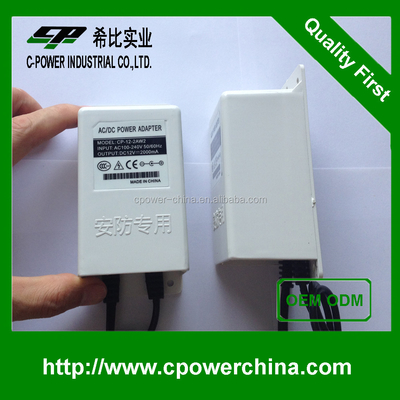 Excelente adaptador de energia 12V DC à prova d'água com corrente de saída de 2000mA em branco