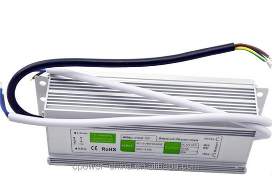 Fonte de alimentação LED à prova d'água de saída única 60W 5A IP67 12V AC/DC com 86% de eficiência