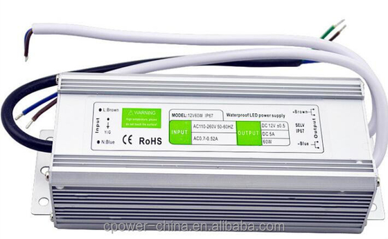 Fonte de alimentação LED à prova d'água de saída única 60W 5A IP67 12V AC/DC com 86% de eficiência