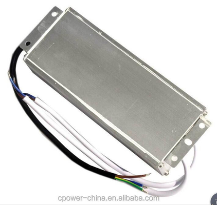 Fonte de alimentação LED à prova d'água de saída única 60W 5A IP67 12V AC/DC com 86% de eficiência