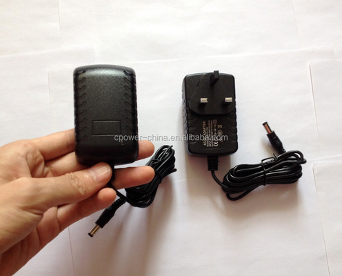 Adaptador de alimentação AC DC de 9 V com tensão de saída de 9 V e corrente de saída de 500 mA