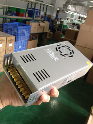 110v/220v 400w AC para DC Fonte de alimentação de comutação com 13.8v 30a de saída e 82% de eficiência