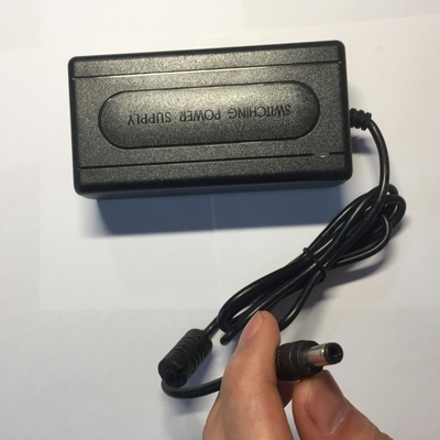 Desktop 100 240V AC 12VDC 6Amp Adaptador 72W 12V Fonte de alimentação em preto Corrente de saída 6A