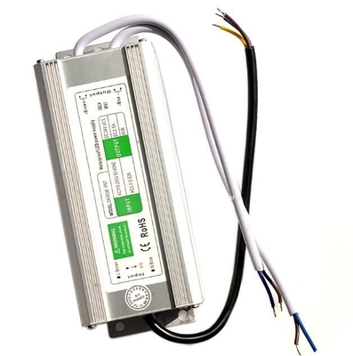 110-240V 50/60HZ Voltagem de entrada 12V 5A 60W Fornecimento de energia à prova d'água com longa vida útil
