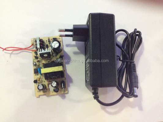 Plug In Connection 24w 5v 12v 2a AC DC LED CCTV Power Adapter para saída de energia estável