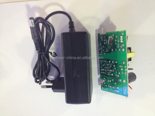 Plug In Connection 24w 5v 12v 2a AC DC LED CCTV Power Adapter para saída de energia estável
