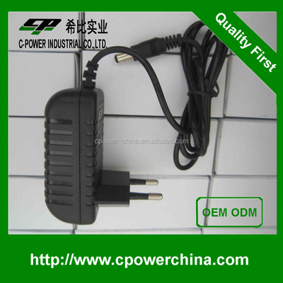 Adaptador de alimentação de 12 W com corrente de saída de 1000 mA e tensão de entrada de 100-240 V