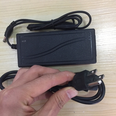 Adaptador de energia C-Power 18v DC Compatível com dispositivos de saída pretos