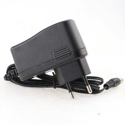 Adaptador de energia de 18 W com entrada AC de 100-240 V e saída DC de 12 V 1,5 A