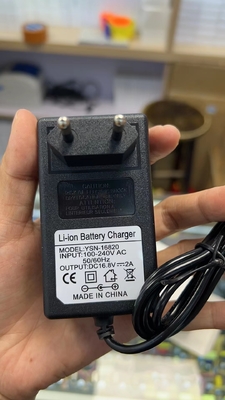 CE FCC ROHS Certificado 16,8V 2A Carregador de bateria de íons de lítio para adaptador de energia C-Power