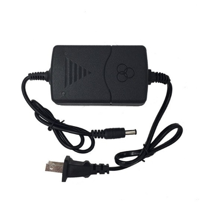 Adaptador de energia AC DC de 18 W com saída de 12 V 1.5 A e conector de corrente contínua 5.5 * 2.1/ 2.5