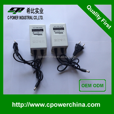 Adaptador de alimentação de 12V 24W com corrente de saída de 2000mA e design branco dócil