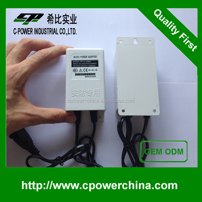 Adaptador de alimentação de 12V 24W com corrente de saída de 2000mA e design branco dócil