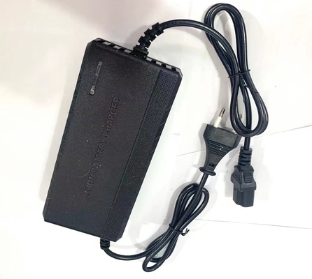 Carregador de bateria de adaptador de 25,2 V 2 A potente e conveniente para baterias de lítio de potência C